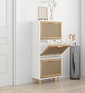 avec cadre blanc et accents en bois naturel. Comprend des panneaux avant en maille et un compartiment supérieur incliné.
