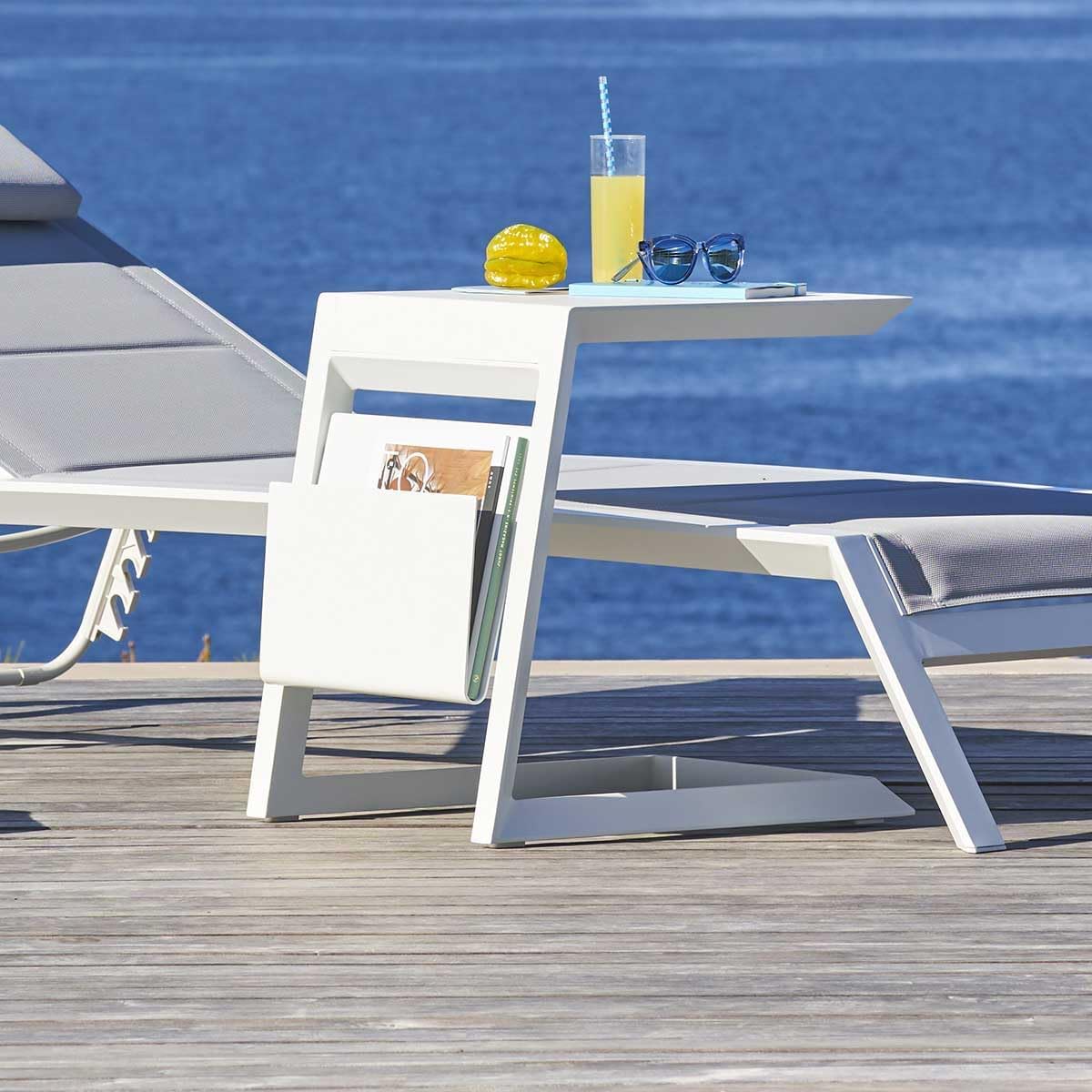 karaca-alisveris - table d'appoint Allure - 50x50 cm - acier blanc