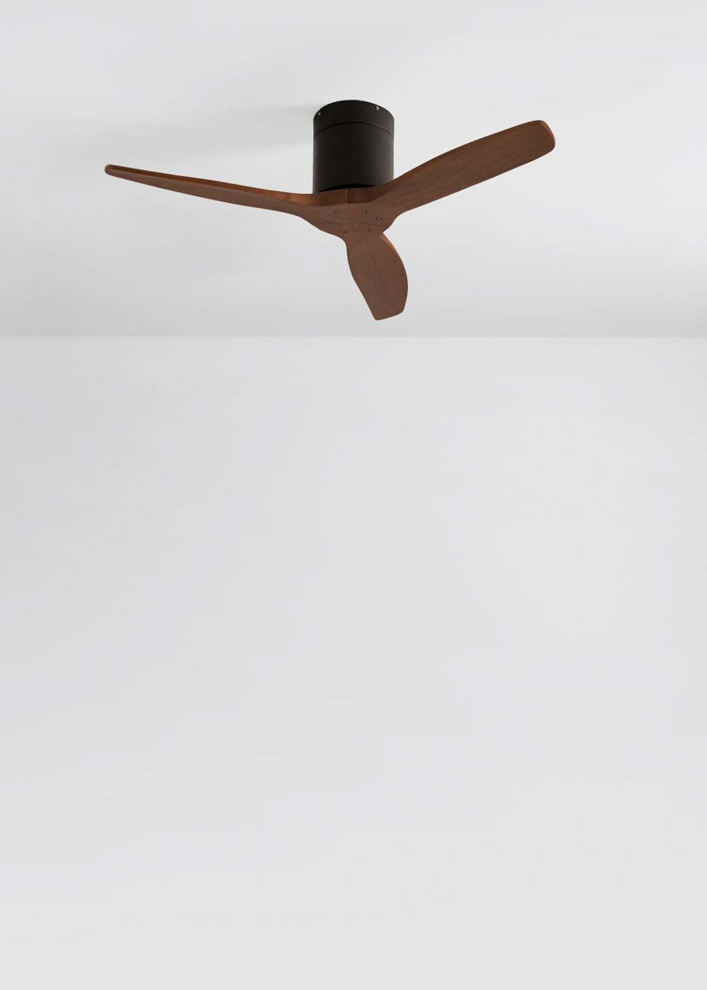 CREATE WINDCALM S Ventilateur de plafond ABS noir pales effet bois foncé avec télécommande, 40 W, silencieux, Ø112 cm, 6 vitesses, minuteur, fonction été/hiver