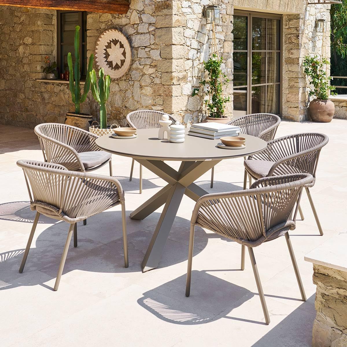 karaca-alisveris - Table de jardin Oryon - 130cm ronde - 6 places, coloris café