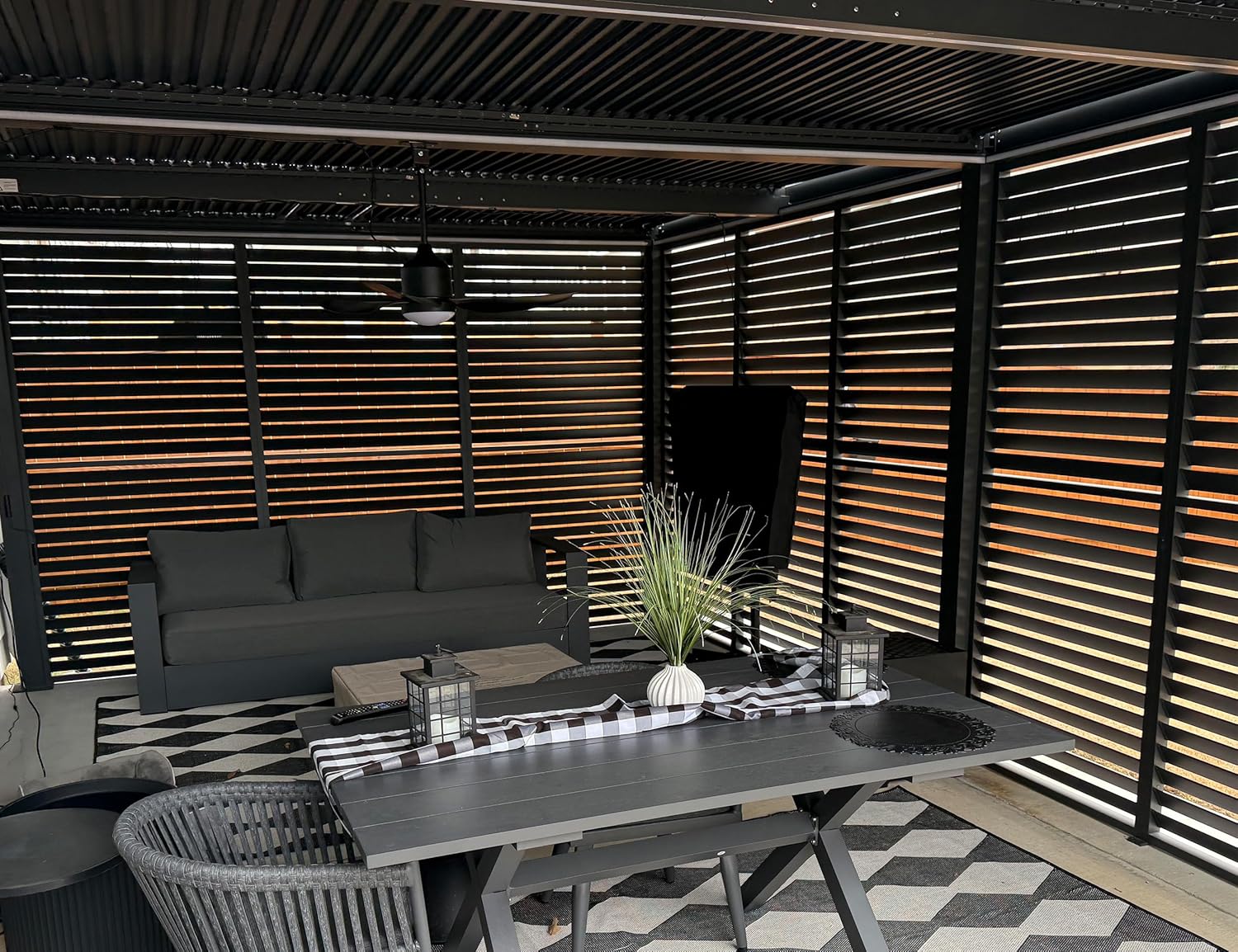 karaca-alisveris - Pergola bioclimatique 6x3,68m alu, lames orientables, persienne fixe