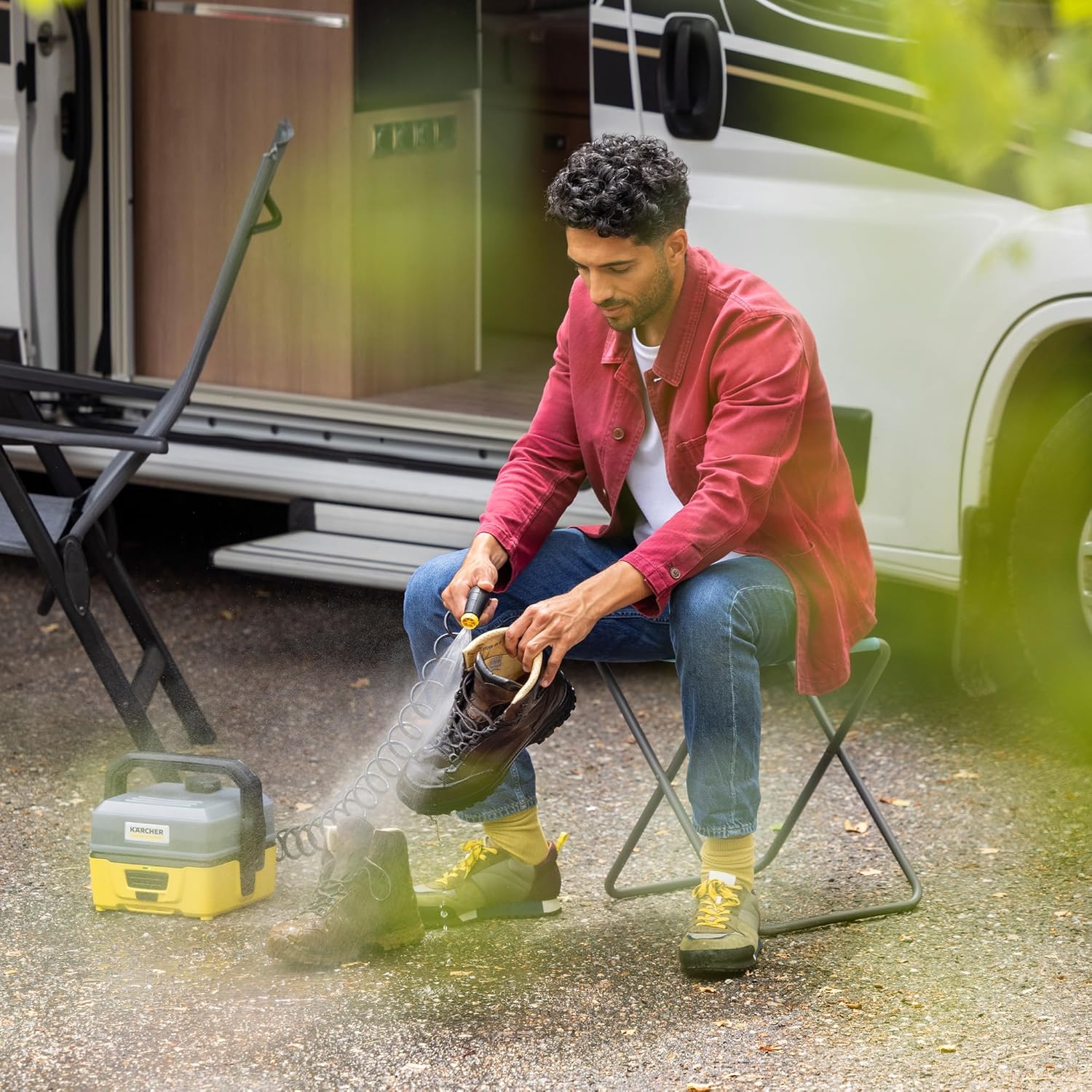 karaca-alisveris Nettoyeur à Pression Mobile OC 3 + Kit Vélo, Débit : 2 L/h, Réservoir d'eau : 4 L, Tuyau : 2,8 m, Buse à Jet Plat, Brosse Universelle, Nettoyant, Bonnette Microfibres, Boîte de Rangement