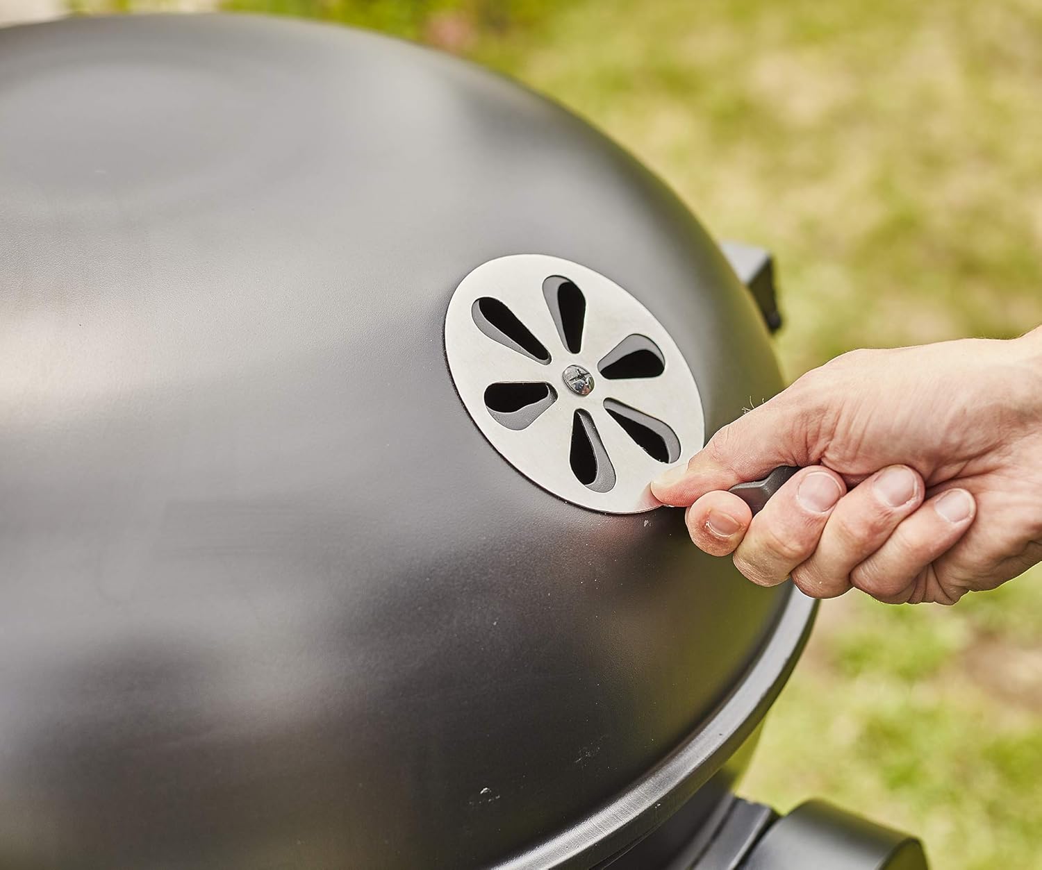 karaca-alisveris - Tonino 60 - barbecue charbon avec capot, wheels, thermomètre