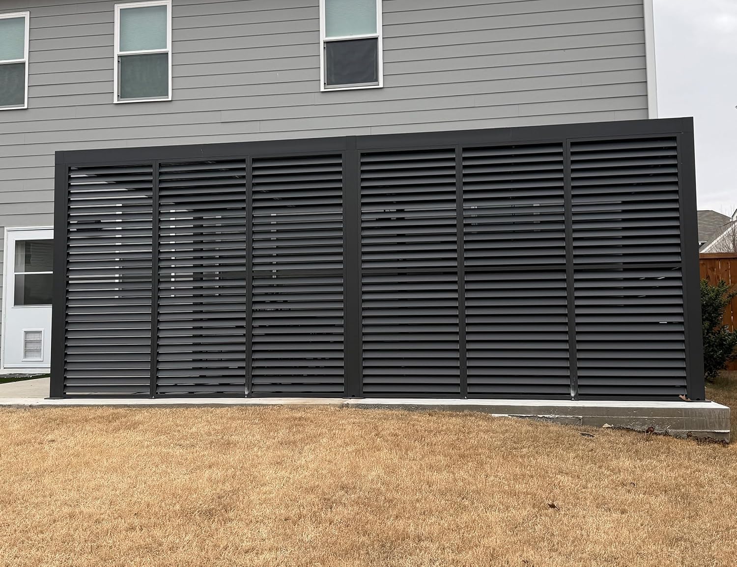 karaca-alisveris - Pergola bioclimatique 6x3,68m alu, lames orientables, persienne fixe