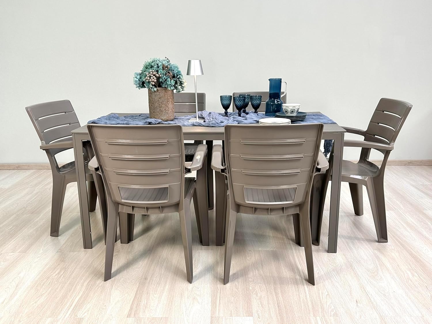 Thomas & Anita - Ensemble repas jardin 6 pers, table acier 180x90cm, chaises empilables, effet bois taupe