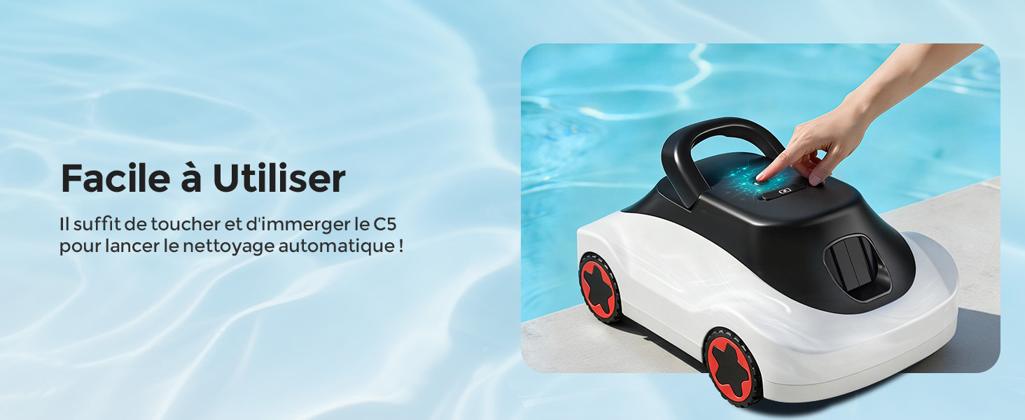Le texte indique « Facile à utiliser ». Image divisée montrant un aspirateur robotique blanc en forme de voiture avec des roues oranges, démontrant une fonctionnalité facile à utiliser.