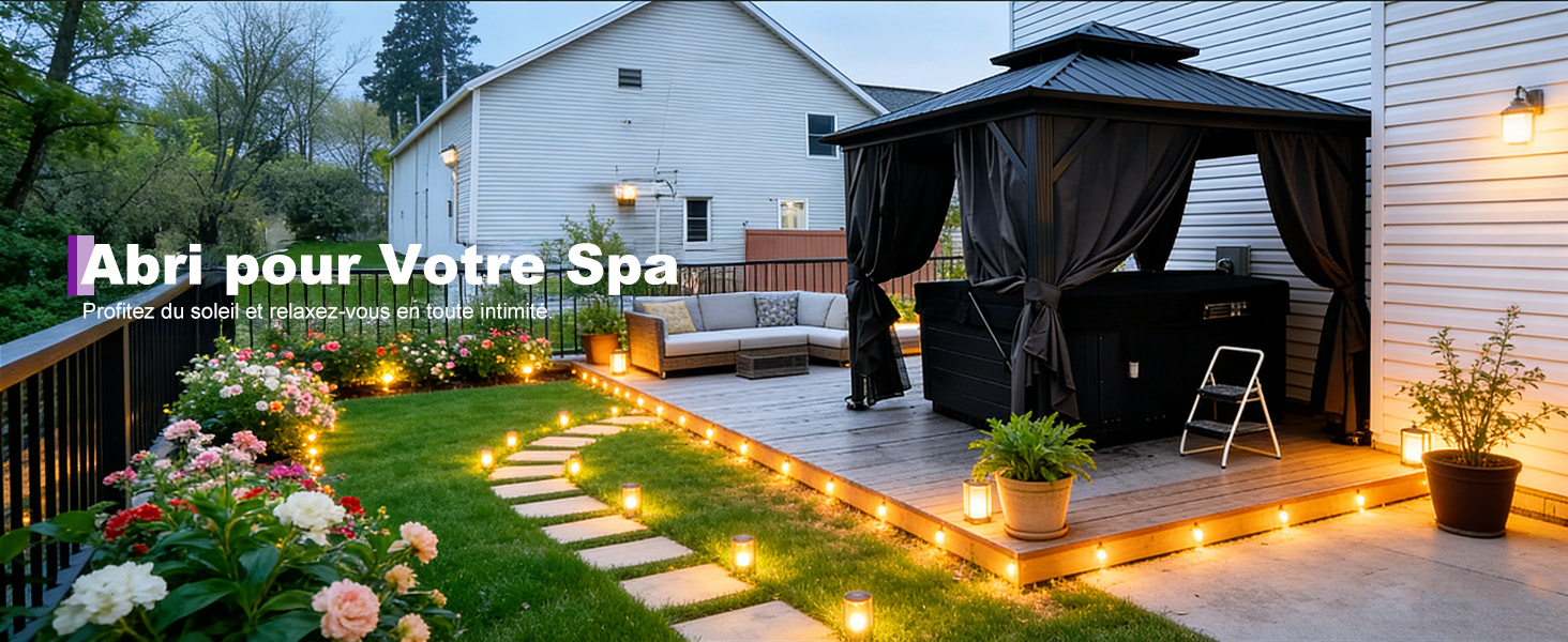 Le texte se lit comme suit : « Abri pour votre Spa ». Scène de patio arrière avec abri de jardin noir moderne, sentier illuminé avec éclairage chaud au sol, fleurs en pot, chaises longues et extérieur de la maison.