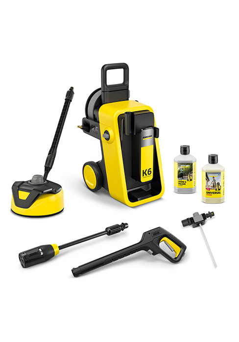 Série de produits présentant des équipements de nettoyage haute pression jaunes et noirs avec divers accessoires et des bouteilles de solution de nettoyage sous différents angles.