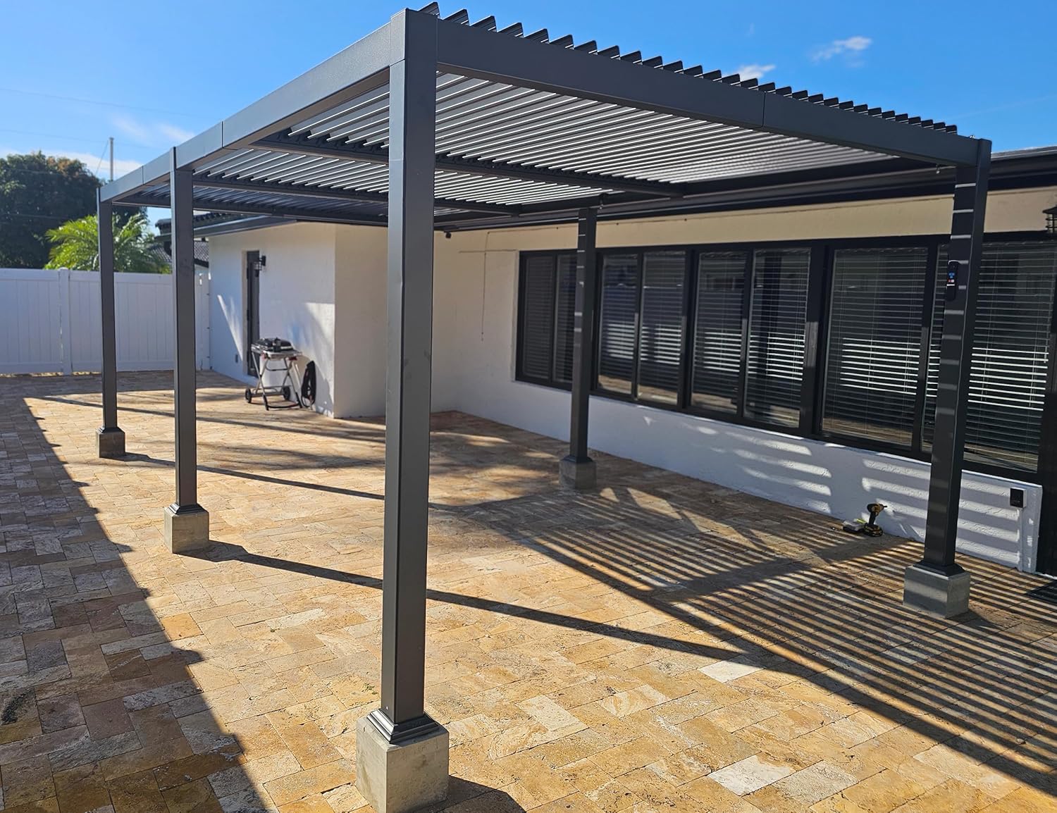 karaca-alisveris - pergola bioclimatique - 3,5x6,35m - aluminium, lames orientables, résistante intempéries