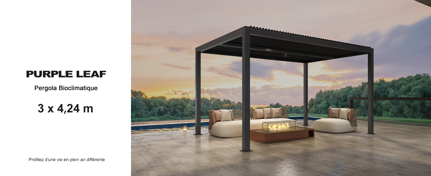 avec cadre noir et toit à lattes. Assise circulaire beige visible à l'intérieur. Fond pittoresque avec des arbres et de l'eau au coucher du soleil.