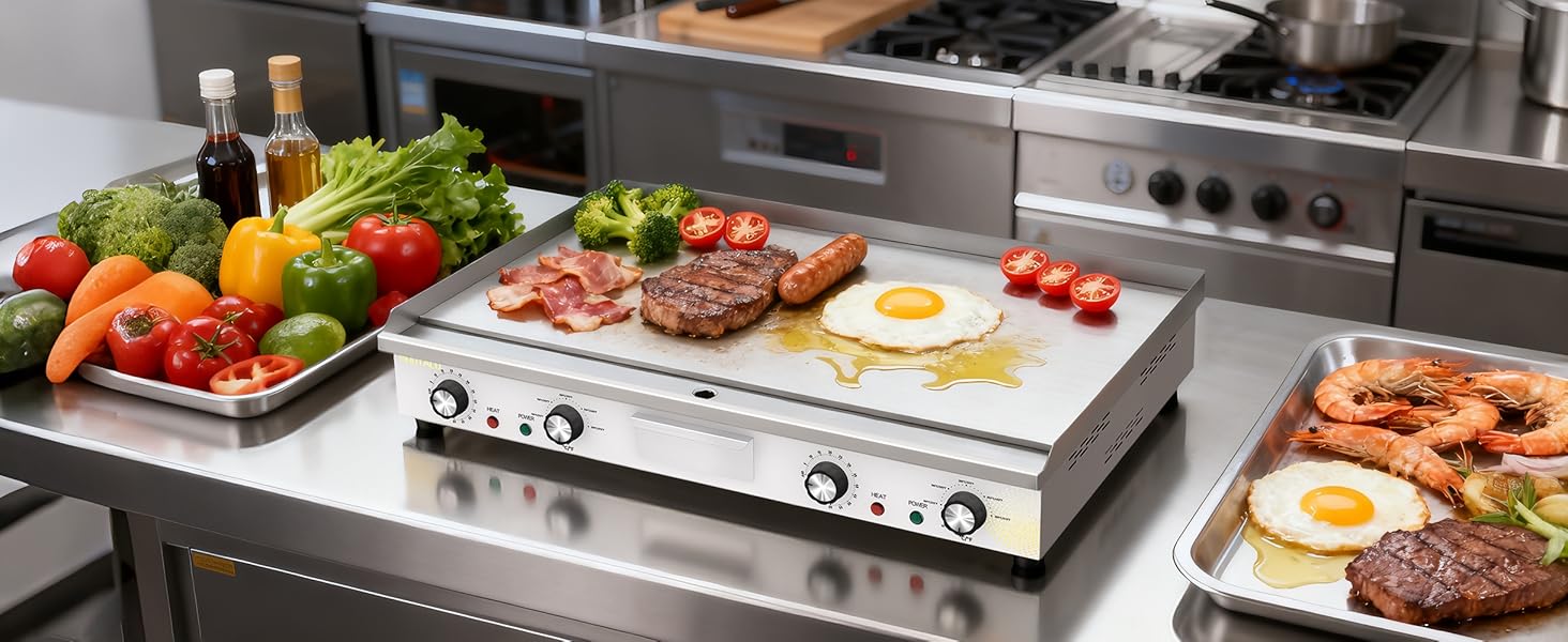 Scènes de cuisine professionnelles montrant des équipements de cuisine commerciaux, des grils et des plats préparés sur des assiettes de service.