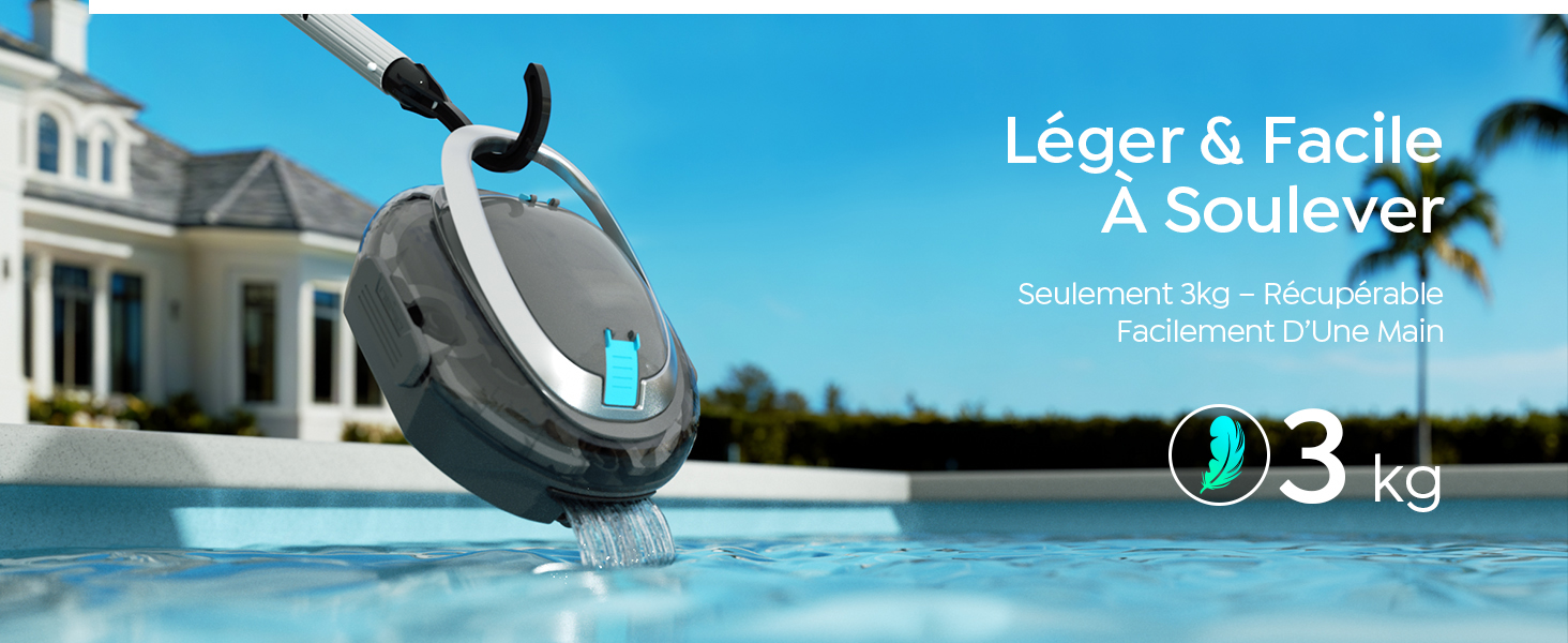 Le texte indique « Léger & Facile À Soulever », « Seulement 3 kg - Récupérable Facilement D'Une Main », « 3 kg ». Nettoyeur de piscine robotique dans l'eau de la piscine, poteau blanc au-dessus de la tête, cadre résidentiel avec ciel bleu.