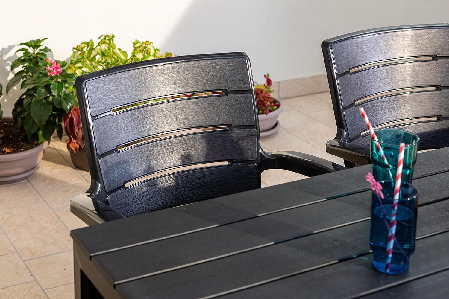 Thomas & Anita - Ensemble repas 6 places - table acier 180x90cm et chaises empilables effet bois