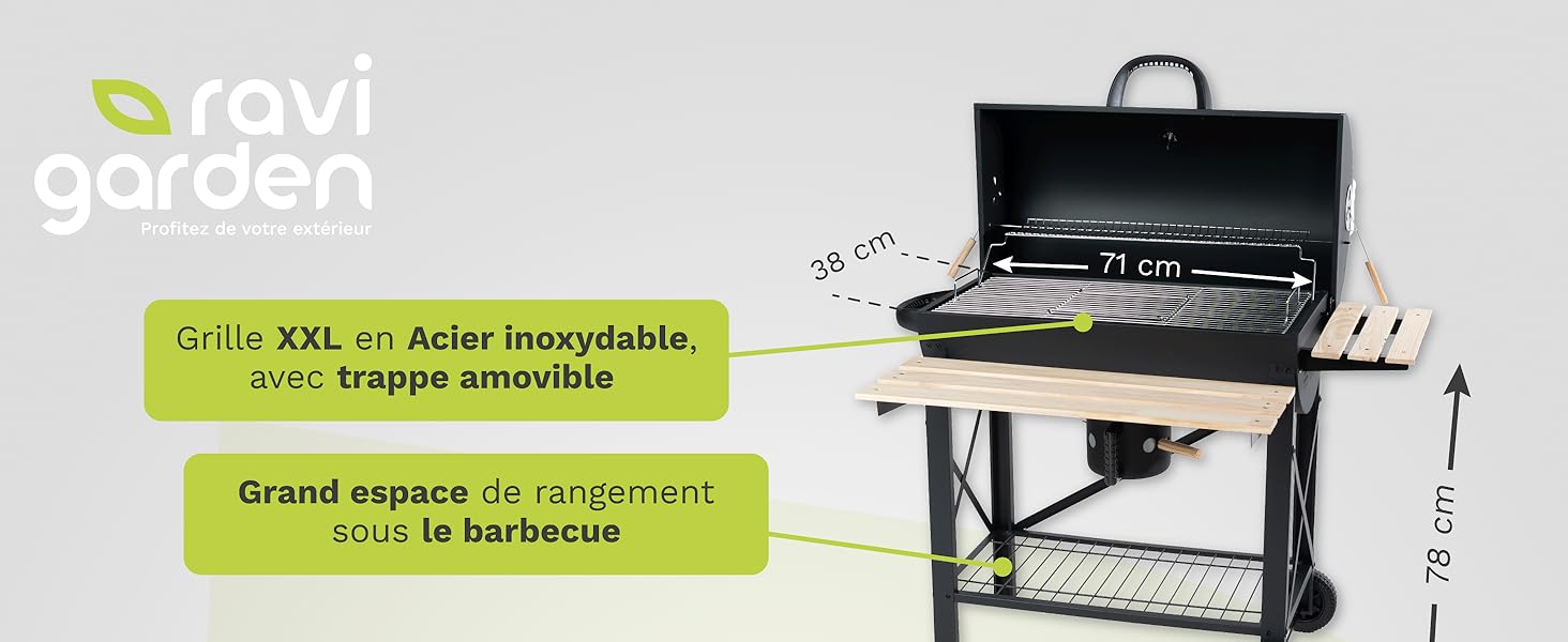 Grand grill extérieur avec table d'appoint et étagère de rangement inférieure. Comprend une grille en acier inoxydable, un bac d'égouttage amovible et une hauteur de 78 cm. La surface du gril mesure 71 cm de large.