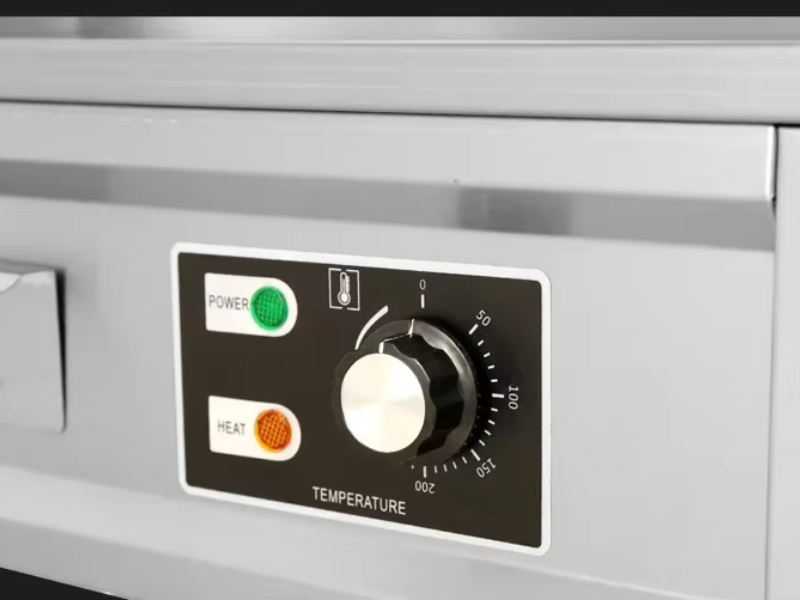 sur une cuisinière électrique commerciale