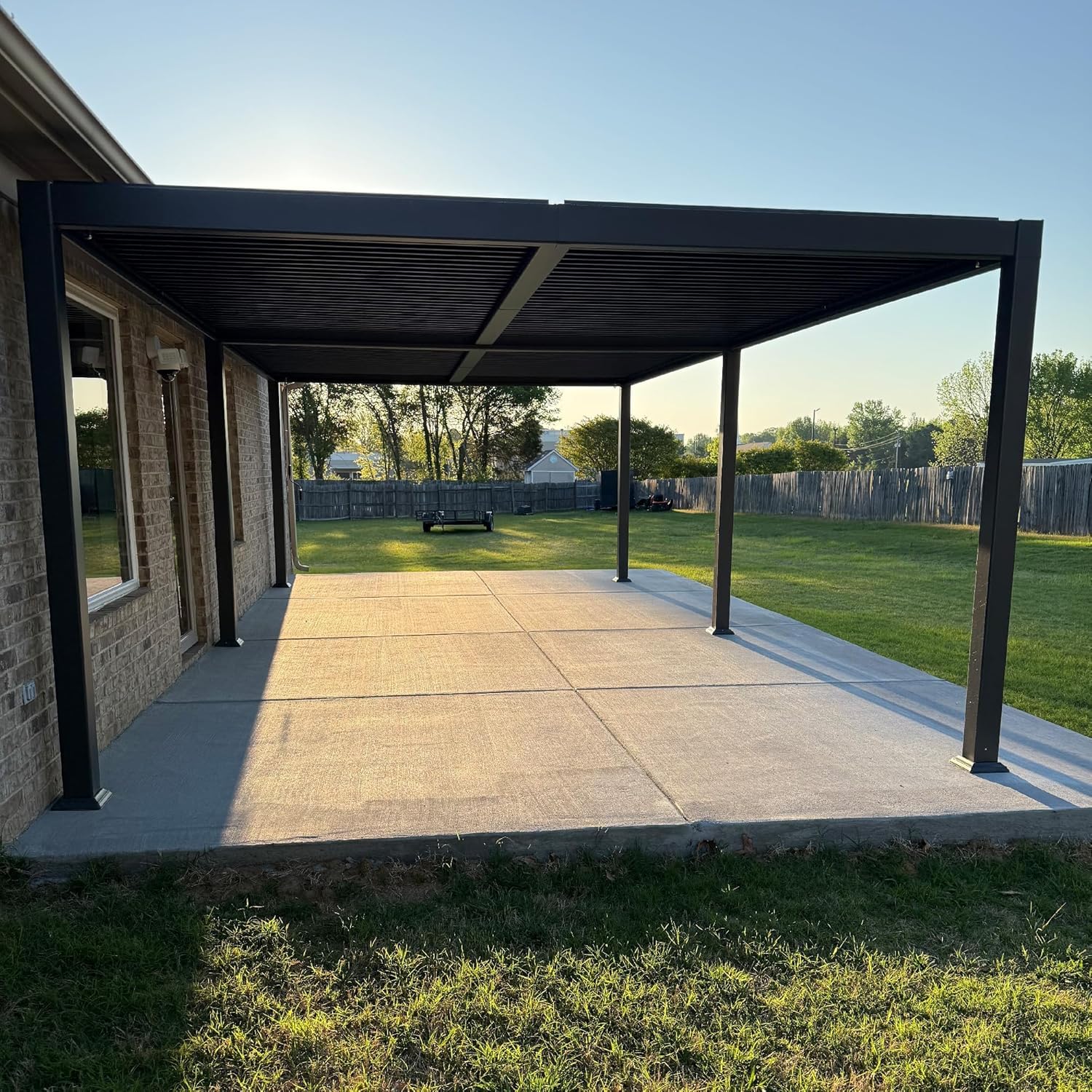 karaca-alisveris - Pergola bioclimatique - 4x6m - alu lames LED gris